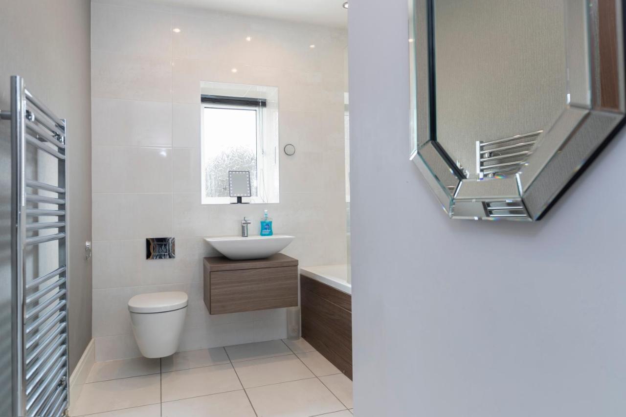 4 Bed 2 Bath Luxury In County Durham Holiday home *